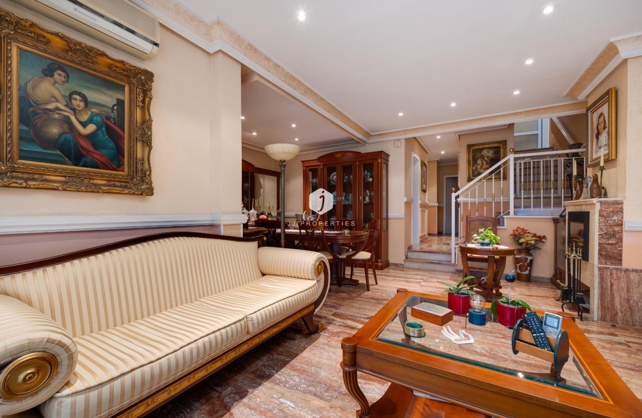 Tweedehands - Villa -
Torrevieja - aguas nuevas