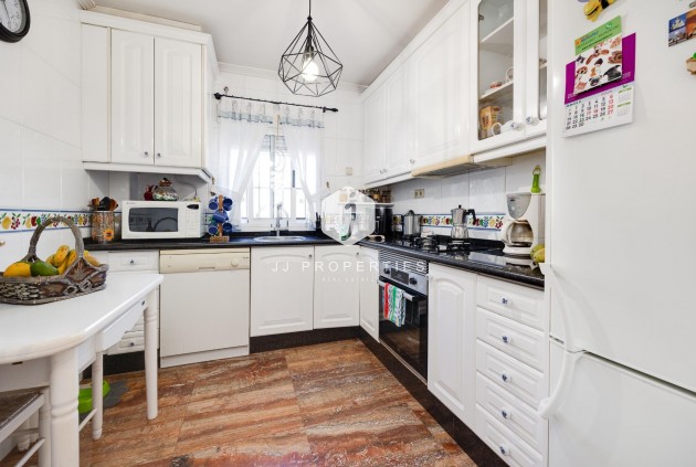 Tweedehands - Villa -
Torrevieja - aguas nuevas