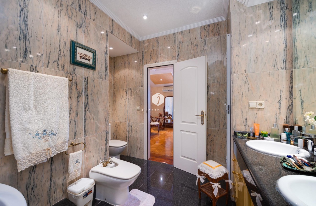 Tweedehands - Villa -
Torrevieja - aguas nuevas