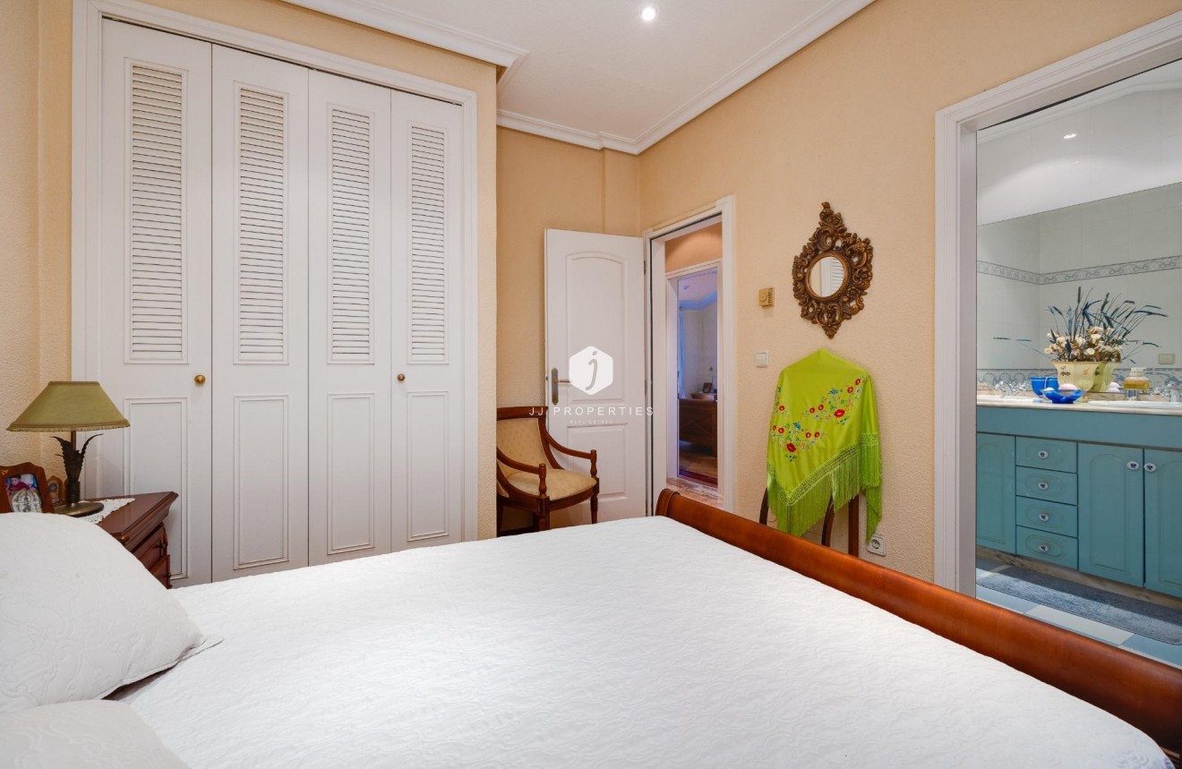 Tweedehands - Villa -
Torrevieja - aguas nuevas