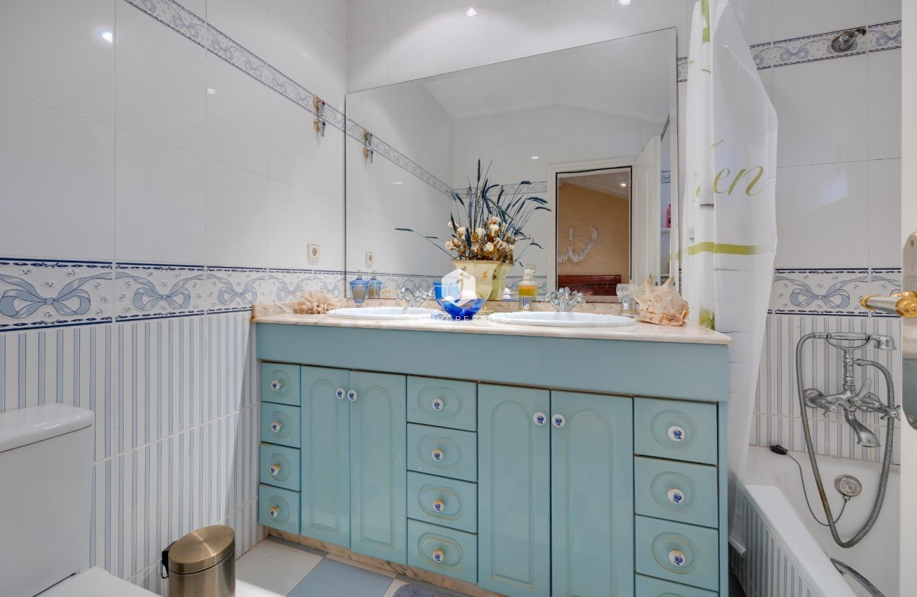 Tweedehands - Villa -
Torrevieja - aguas nuevas