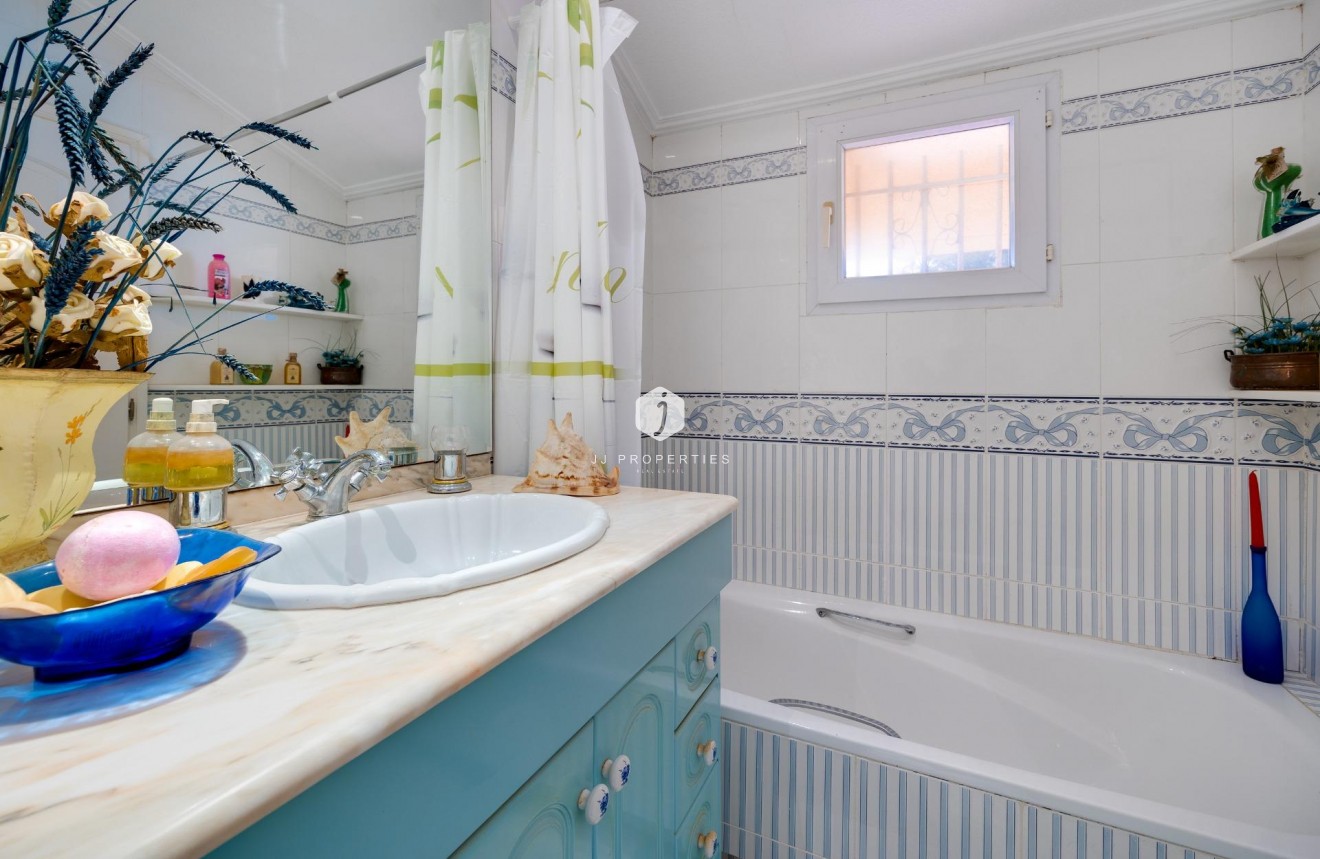 Tweedehands - Villa -
Torrevieja - aguas nuevas