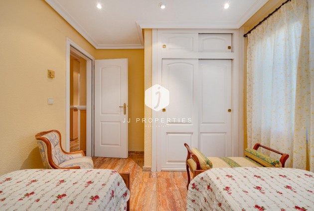 Tweedehands - Villa -
Torrevieja - aguas nuevas