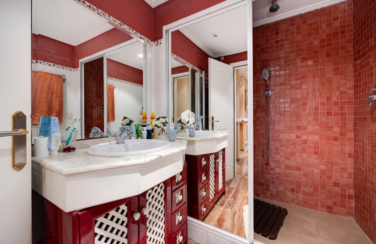 Tweedehands - Villa -
Torrevieja - aguas nuevas