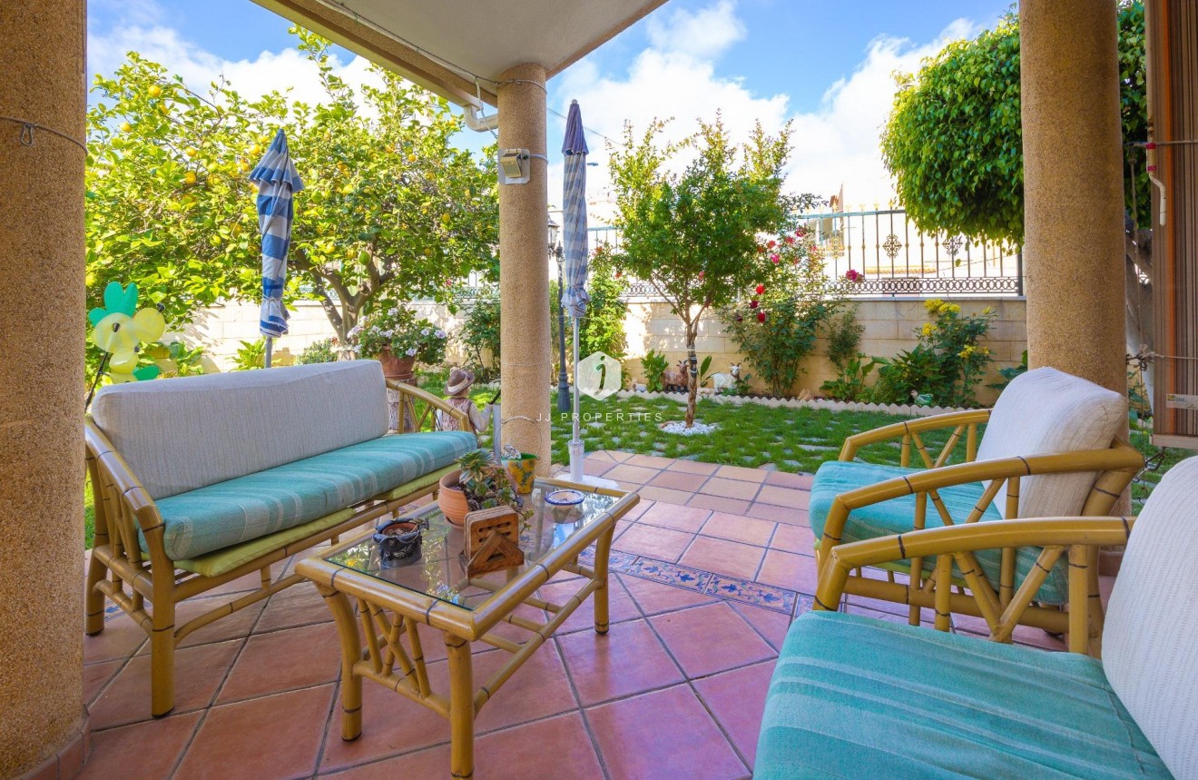 Tweedehands - Villa -
Torrevieja - aguas nuevas