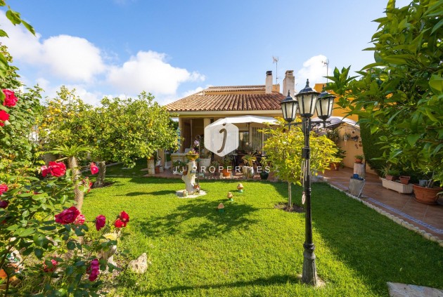 Tweedehands - Villa -
Torrevieja - aguas nuevas