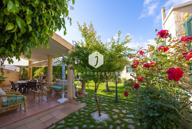 Tweedehands - Villa -
Torrevieja - aguas nuevas