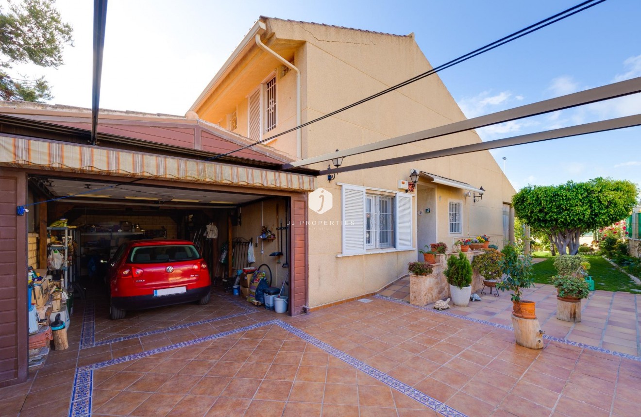 Tweedehands - Villa -
Torrevieja - aguas nuevas