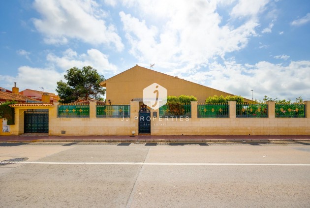 Tweedehands - Villa -
Torrevieja - aguas nuevas