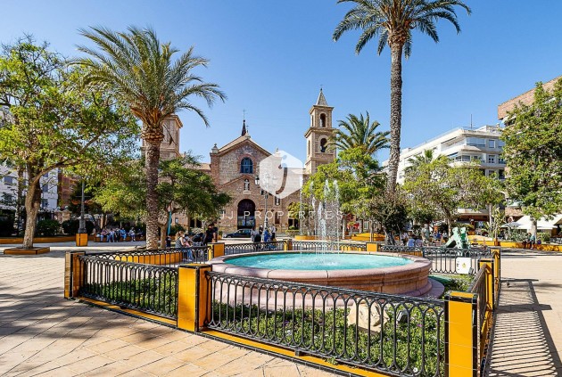 Tweedehands - Villa -
Torrevieja - aguas nuevas