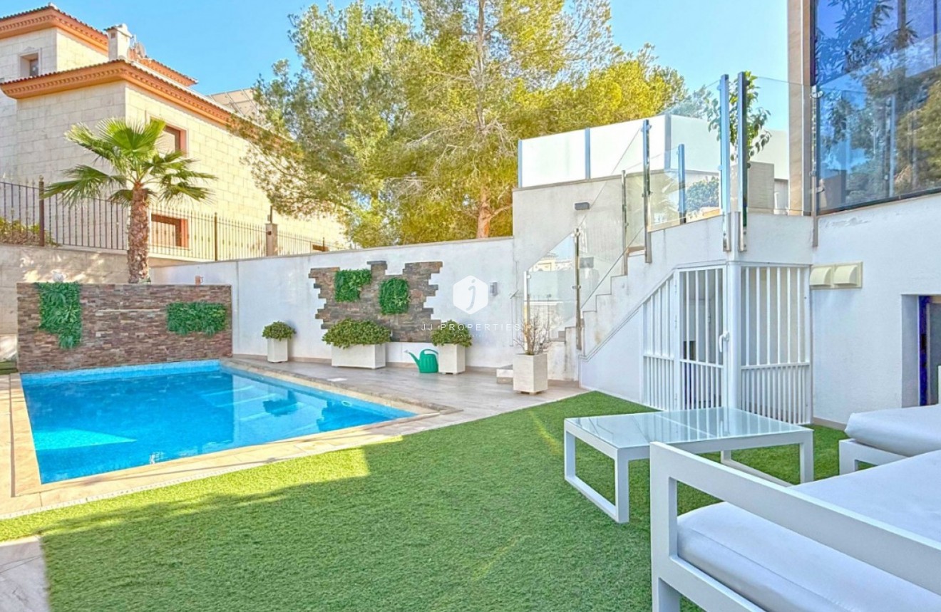 Tweedehands - Villa -
Orihuela Costa - Costa Blanca
