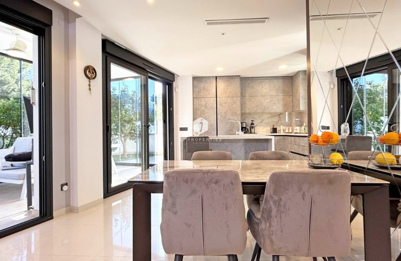 Tweedehands - Villa -
Orihuela Costa - Costa Blanca