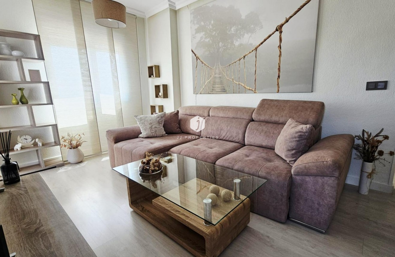 Z drugiej ręki - Mieszkanie w bloku -
Torrevieja - Nueva Torrevieja