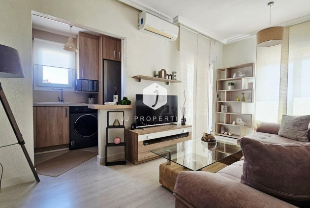 Z drugiej ręki - Mieszkanie w bloku -
Torrevieja - Nueva Torrevieja