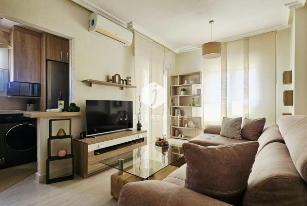 Z drugiej ręki - Mieszkanie w bloku -
Torrevieja - Nueva Torrevieja