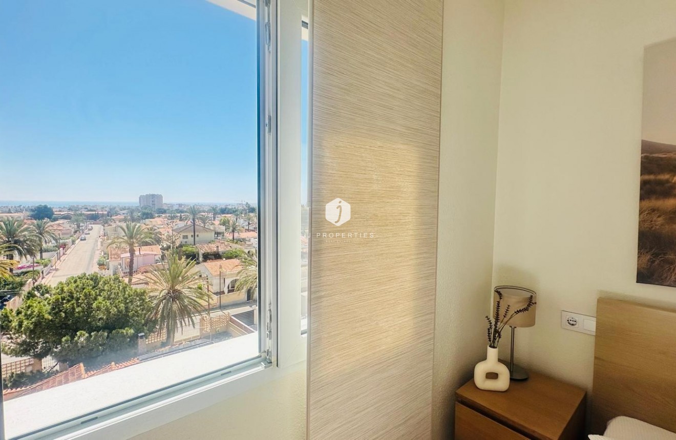 Z drugiej ręki - Mieszkanie w bloku -
Torrevieja - Nueva Torrevieja