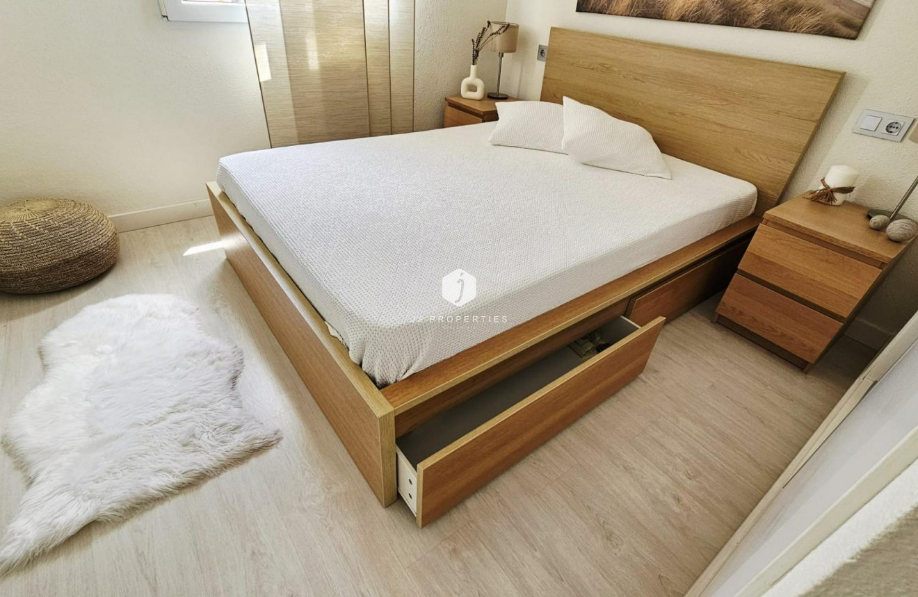 Z drugiej ręki - Mieszkanie w bloku -
Torrevieja - Nueva Torrevieja