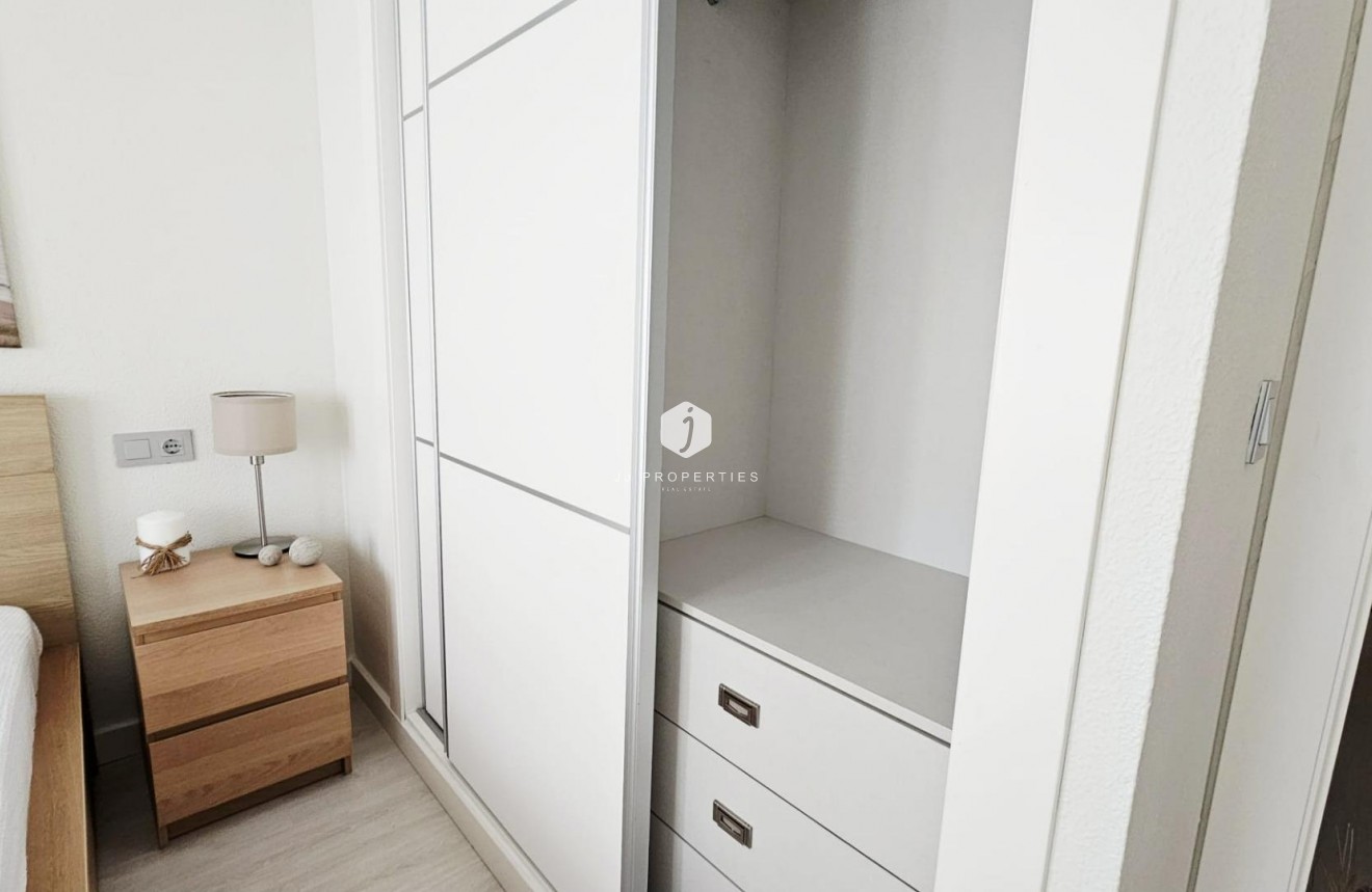 Z drugiej ręki - Mieszkanie w bloku -
Torrevieja - Nueva Torrevieja