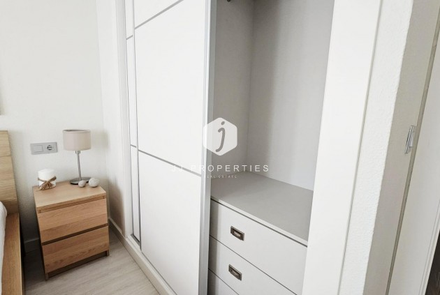 Z drugiej ręki - Mieszkanie w bloku -
Torrevieja - Nueva Torrevieja