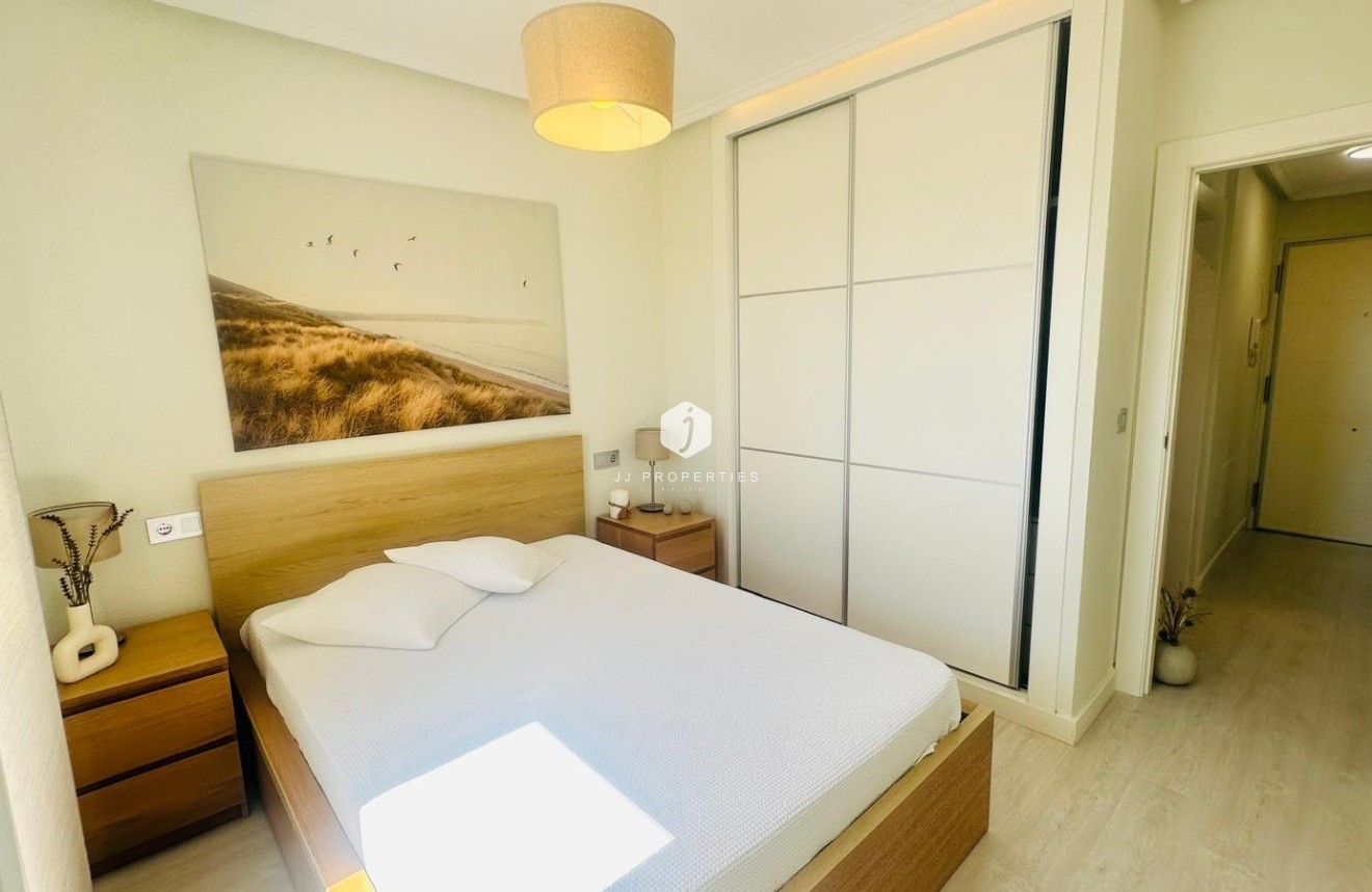 Z drugiej ręki - Mieszkanie w bloku -
Torrevieja - Nueva Torrevieja