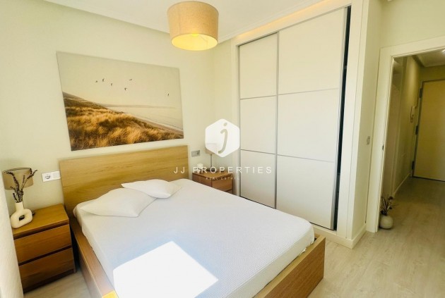 Z drugiej ręki - Mieszkanie w bloku -
Torrevieja - Nueva Torrevieja