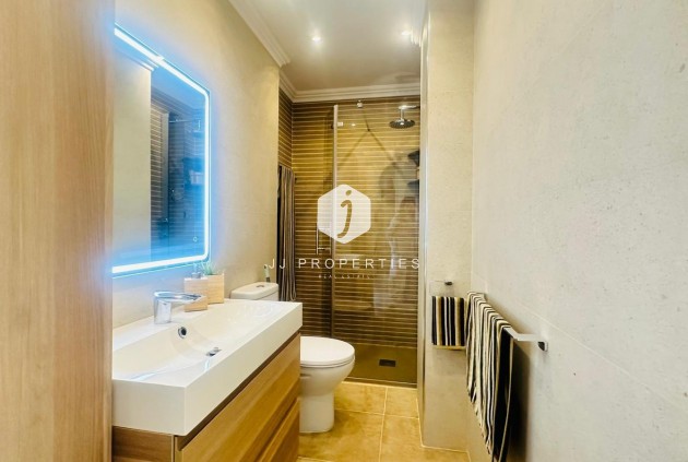 Z drugiej ręki - Mieszkanie w bloku -
Torrevieja - Nueva Torrevieja