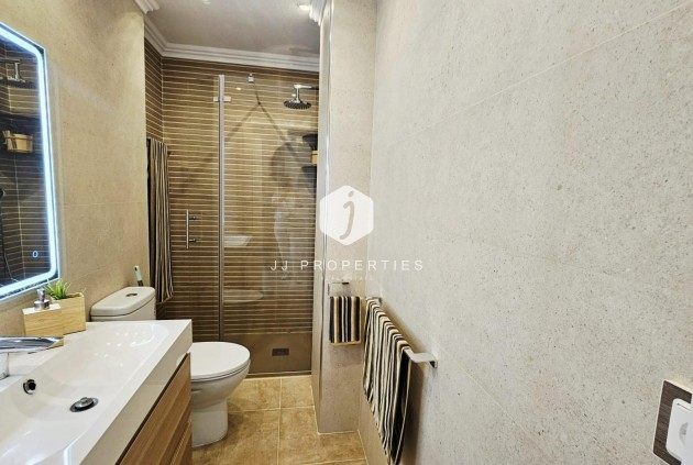 Z drugiej ręki - Mieszkanie w bloku -
Torrevieja - Nueva Torrevieja