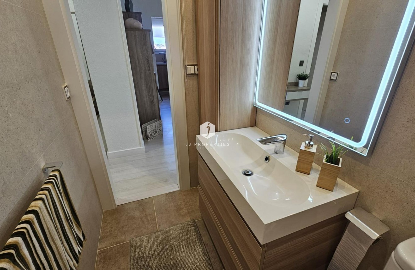 Z drugiej ręki - Mieszkanie w bloku -
Torrevieja - Nueva Torrevieja