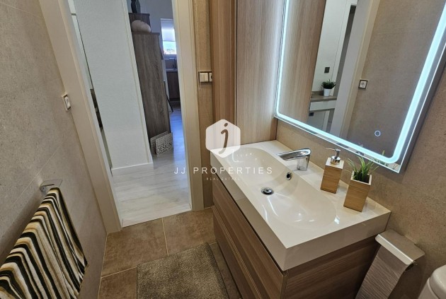 Z drugiej ręki - Mieszkanie w bloku -
Torrevieja - Nueva Torrevieja