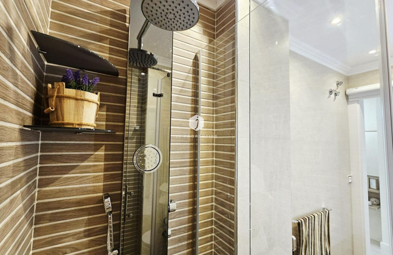 Z drugiej ręki - Mieszkanie w bloku -
Torrevieja - Nueva Torrevieja