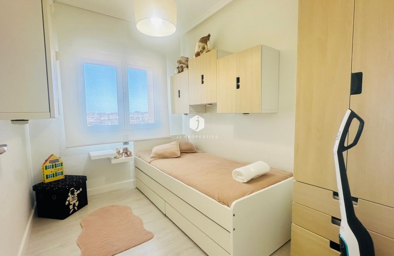 Z drugiej ręki - Mieszkanie w bloku -
Torrevieja - Nueva Torrevieja