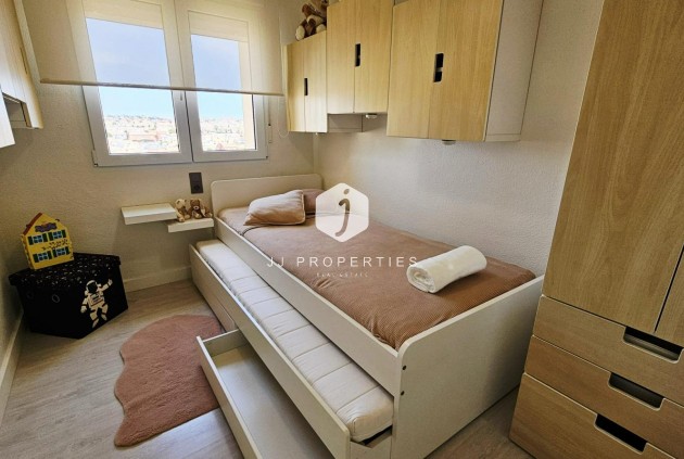 Z drugiej ręki - Mieszkanie w bloku -
Torrevieja - Nueva Torrevieja