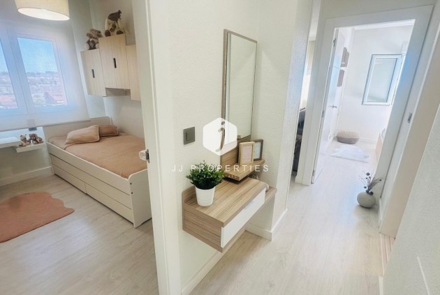 Z drugiej ręki - Mieszkanie w bloku -
Torrevieja - Nueva Torrevieja