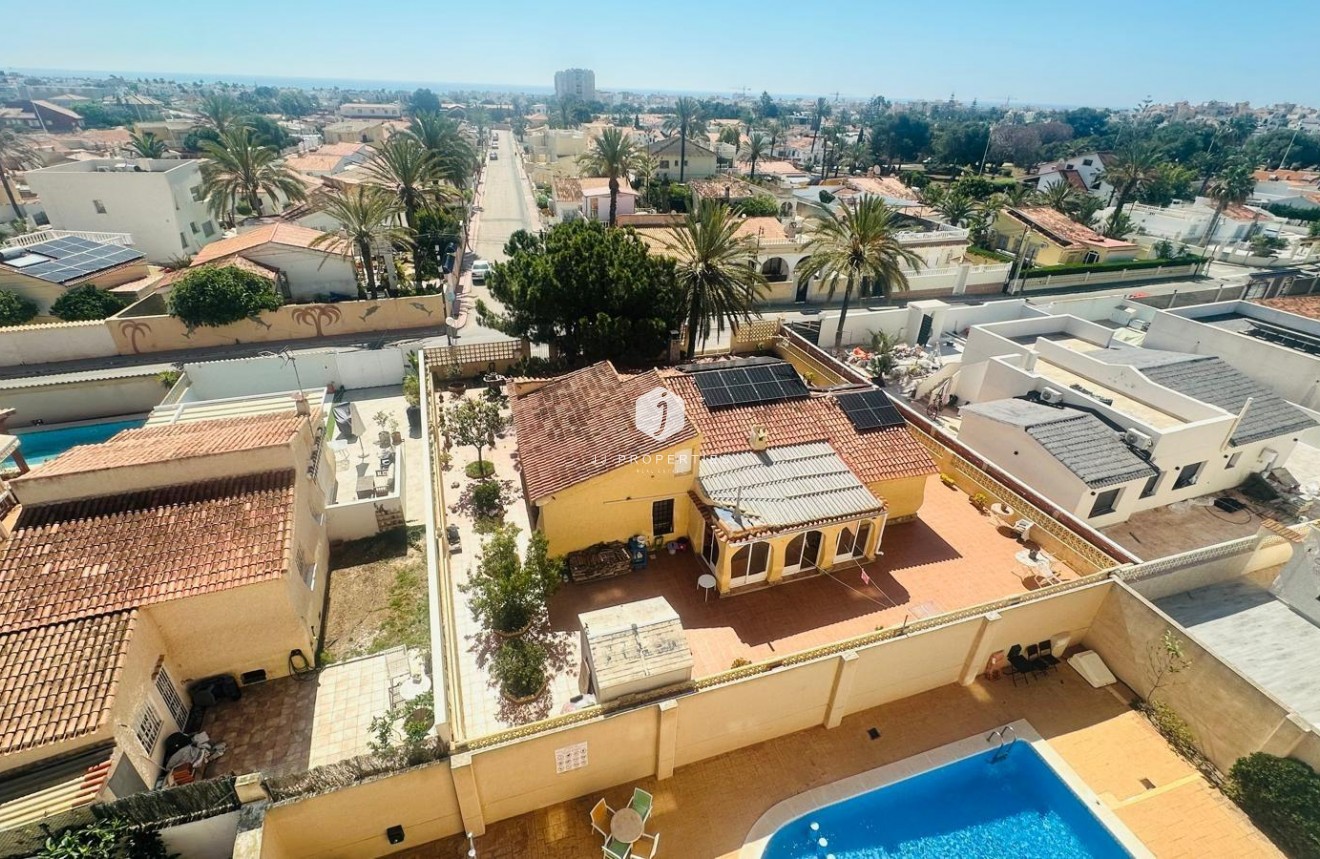 Z drugiej ręki - Mieszkanie w bloku -
Torrevieja - Nueva Torrevieja