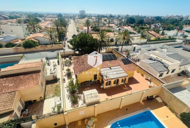 Z drugiej ręki - Mieszkanie w bloku -
Torrevieja - Nueva Torrevieja