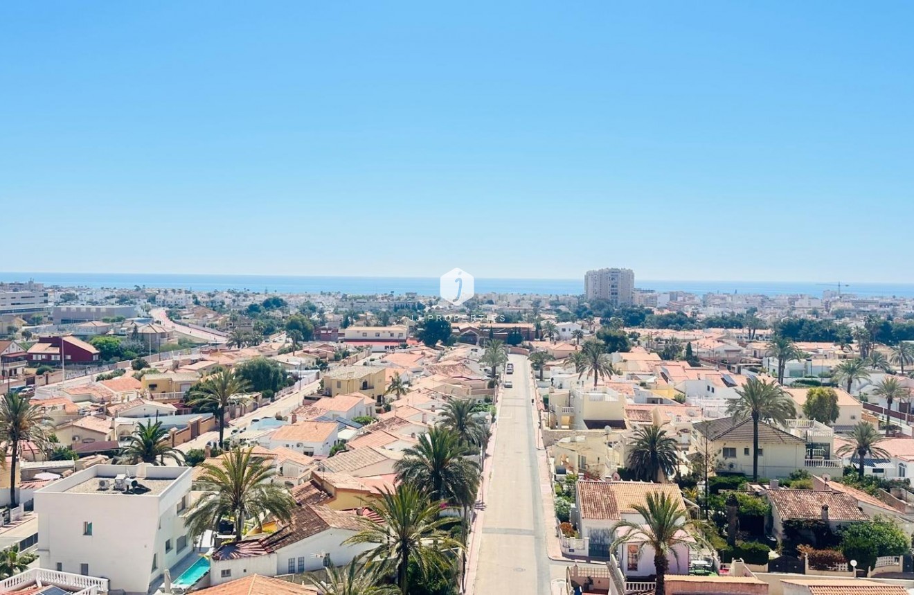 Z drugiej ręki - Mieszkanie w bloku -
Torrevieja - Nueva Torrevieja