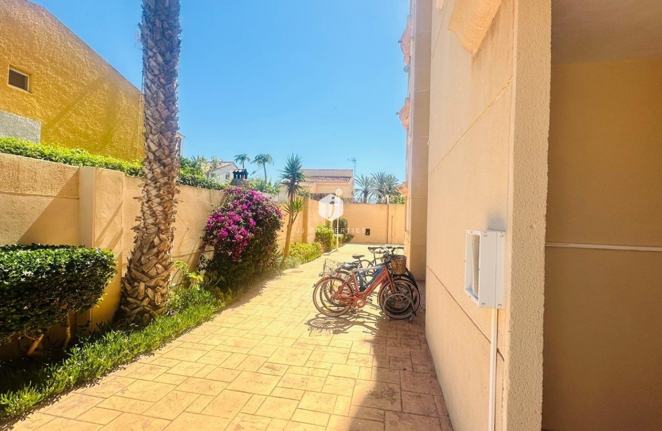 Z drugiej ręki - Mieszkanie w bloku -
Torrevieja - Nueva Torrevieja