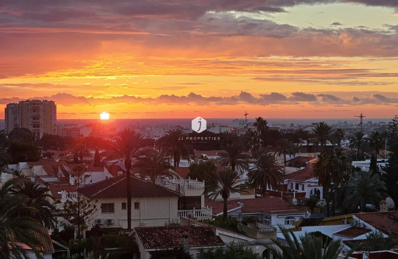 Z drugiej ręki - Mieszkanie w bloku -
Torrevieja - Nueva Torrevieja