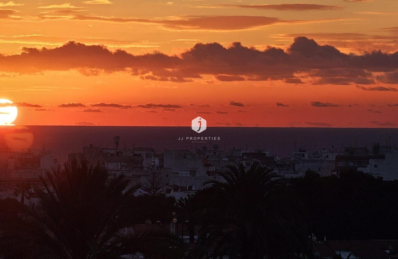 Z drugiej ręki - Mieszkanie w bloku -
Torrevieja - Nueva Torrevieja