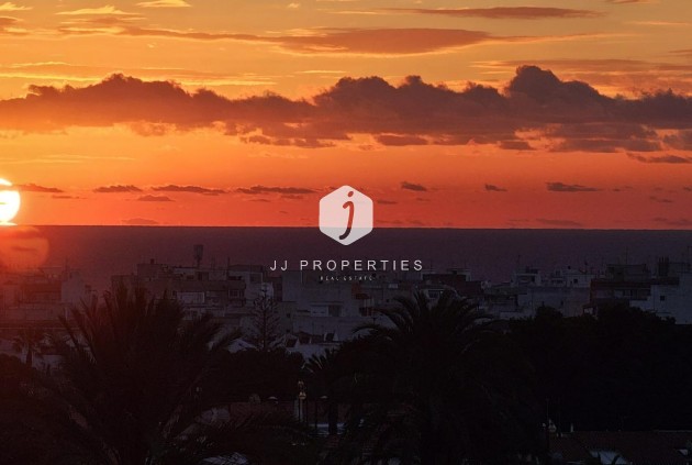 Z drugiej ręki - Mieszkanie w bloku -
Torrevieja - Nueva Torrevieja