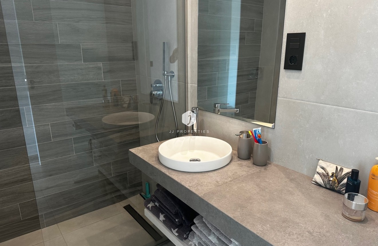 Aus zweiter Hand - Penthouse -
El Raso