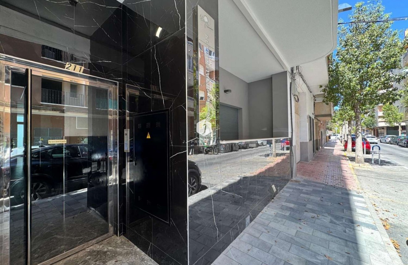 Tweedehands - Appartement / flat -
Torrevieja - Costa Blanca