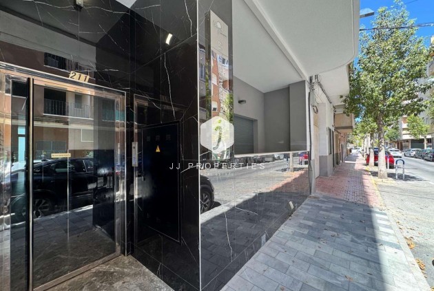 Tweedehands - Appartement / flat -
Torrevieja - Costa Blanca