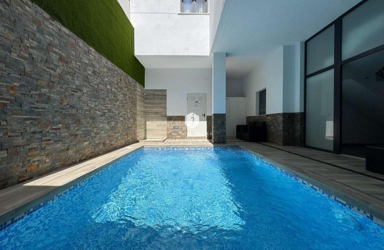 Tweedehands - Appartement / flat -
Torrevieja - Costa Blanca