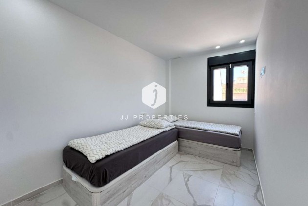 Tweedehands - Appartement / flat -
Torrevieja - Costa Blanca