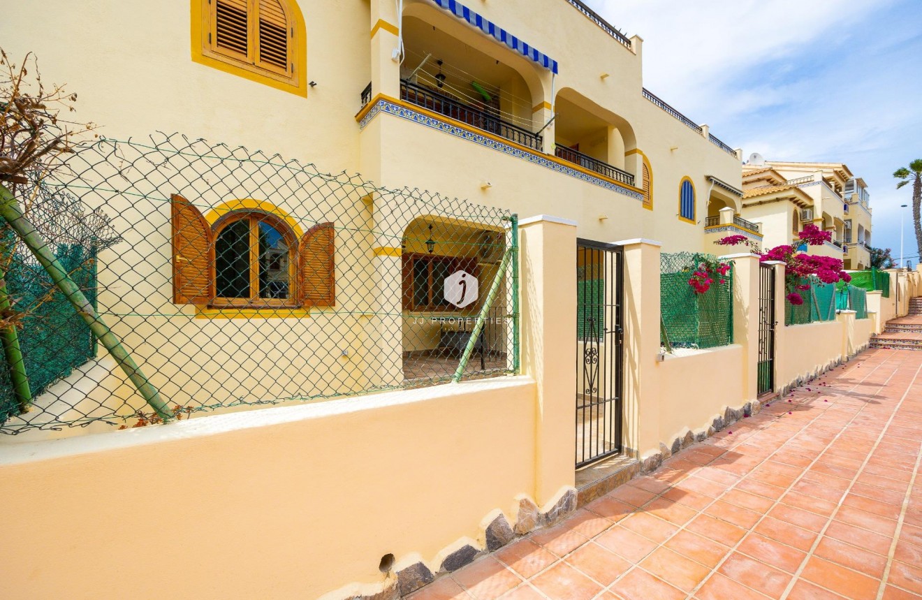 Tweedehands - Bungalow -
Torrevieja - Torre la mata