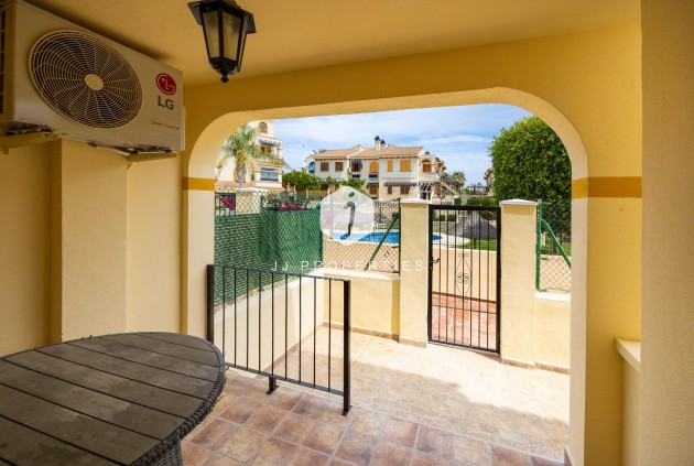 Tweedehands - Bungalow -
Torrevieja - Torre la mata