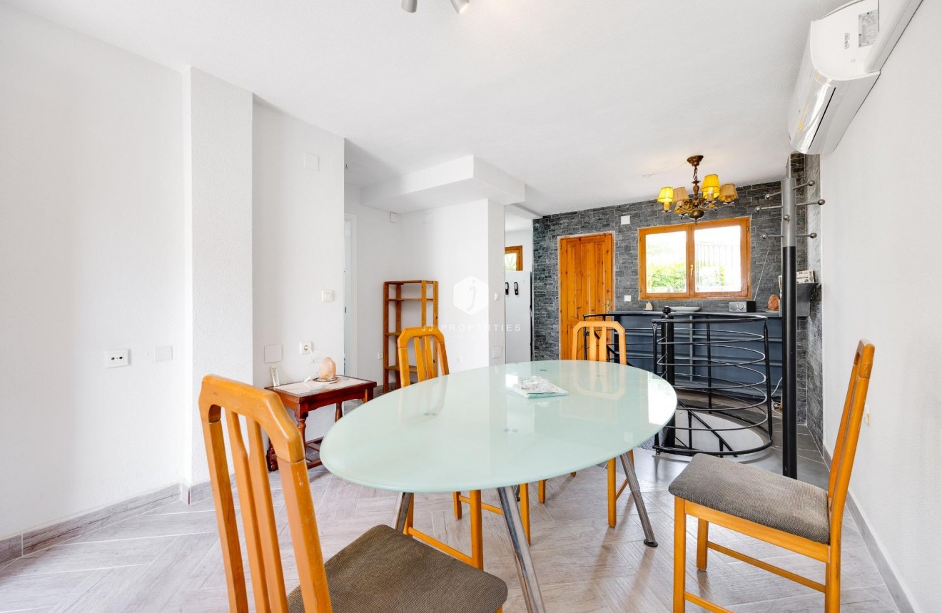 Tweedehands - Bungalow -
Torrevieja - Torre la mata