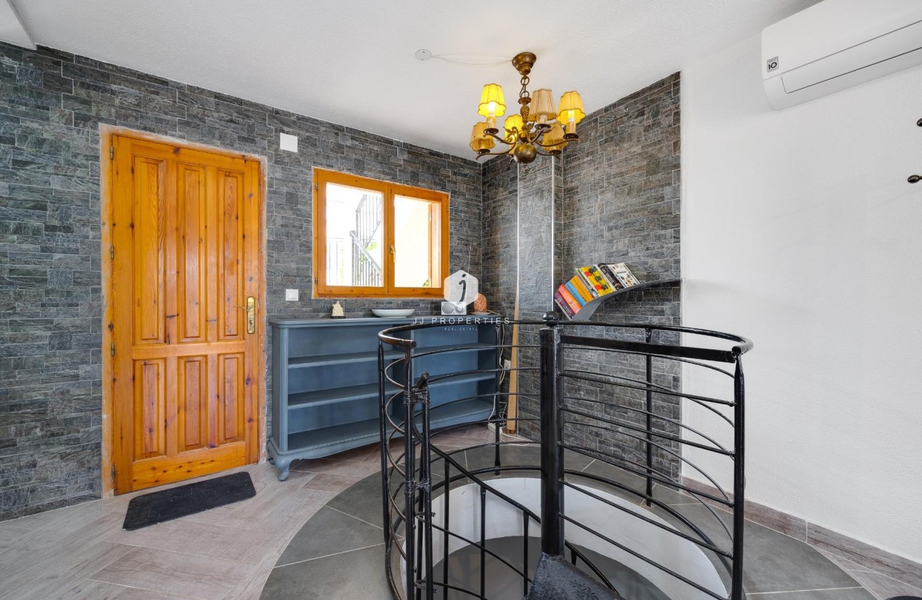 Tweedehands - Bungalow -
Torrevieja - Torre la mata