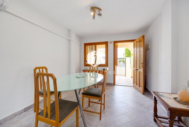 Tweedehands - Bungalow -
Torrevieja - Torre la mata